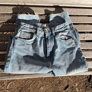 GUC Zara Distressed Light Wash Jeans Size 24